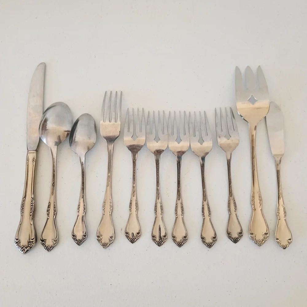Mixed Lot 11 Pcs WM A Rogers Deluxe Stainless Oneida Ltd Mansfield Flatware